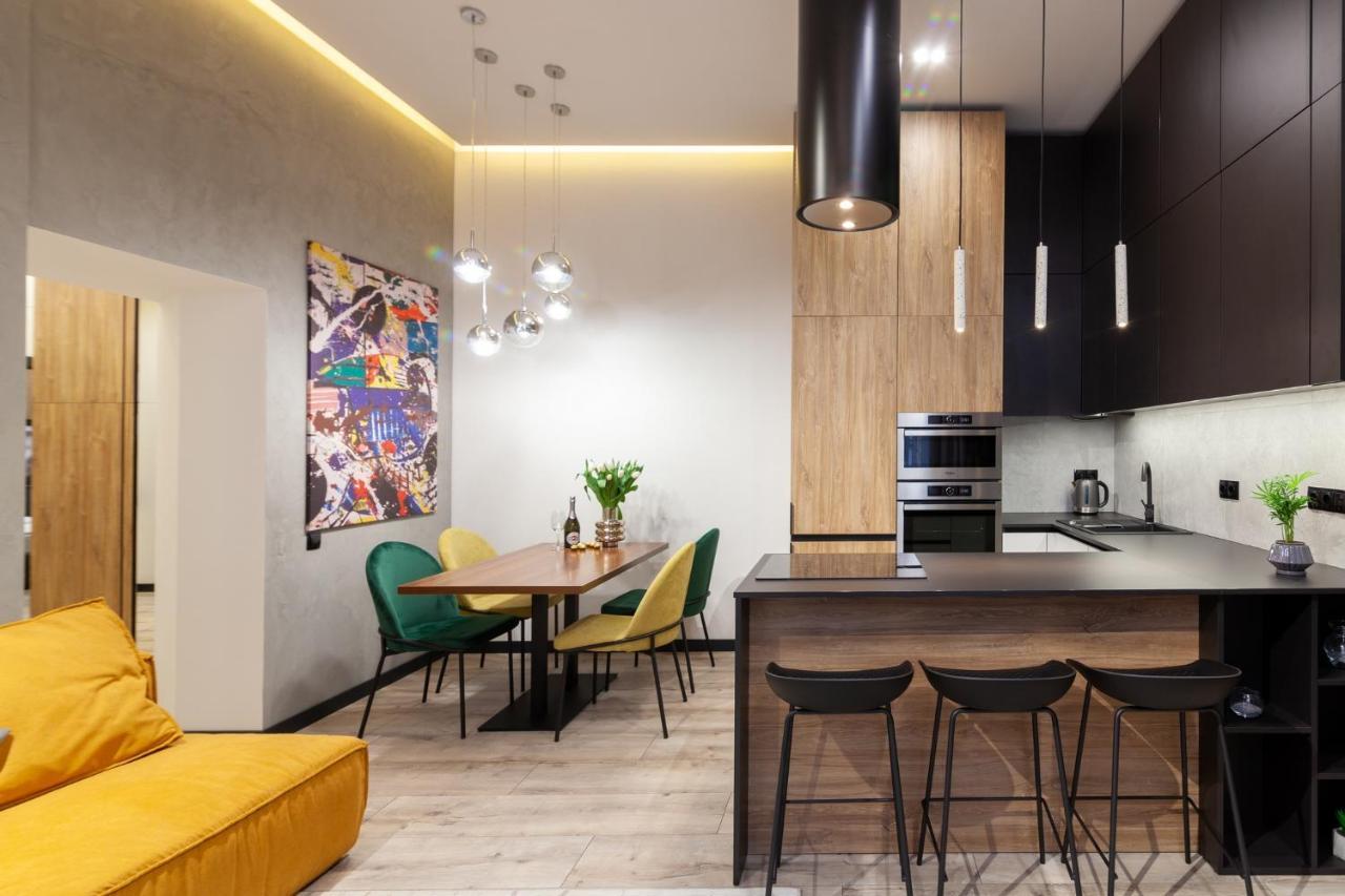 Royal Vip Apartment On Leontovicha 5 Lviv Extérieur photo