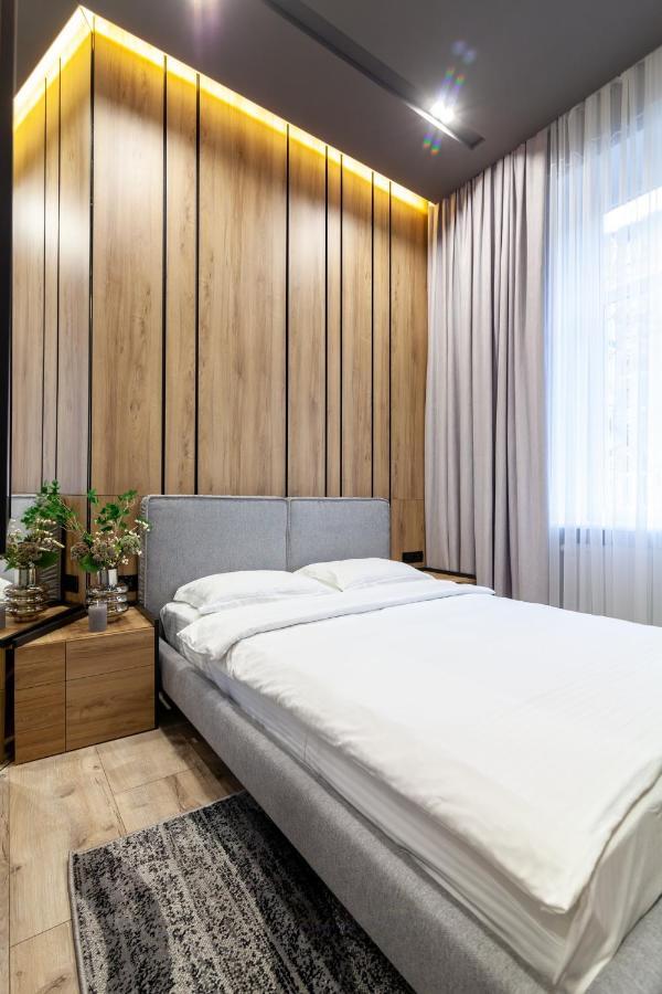 Royal Vip Apartment On Leontovicha 5 Lviv Extérieur photo