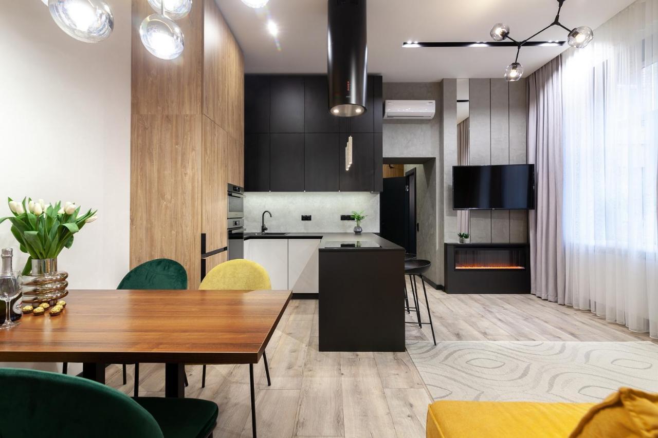 Royal Vip Apartment On Leontovicha 5 Lviv Extérieur photo