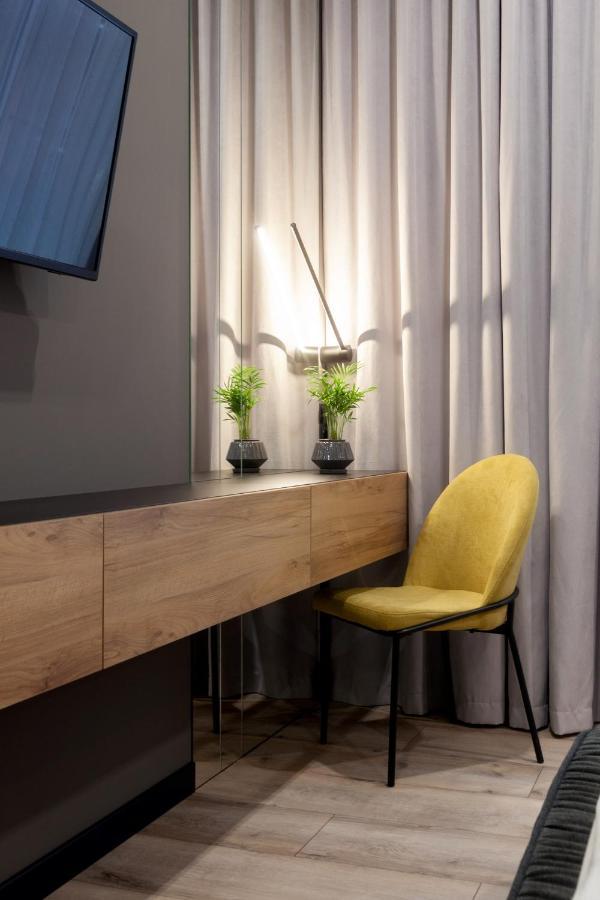 Royal Vip Apartment On Leontovicha 5 Lviv Extérieur photo