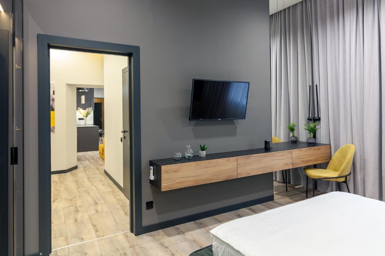 Royal Vip Apartment On Leontovicha 5 Lviv Extérieur photo