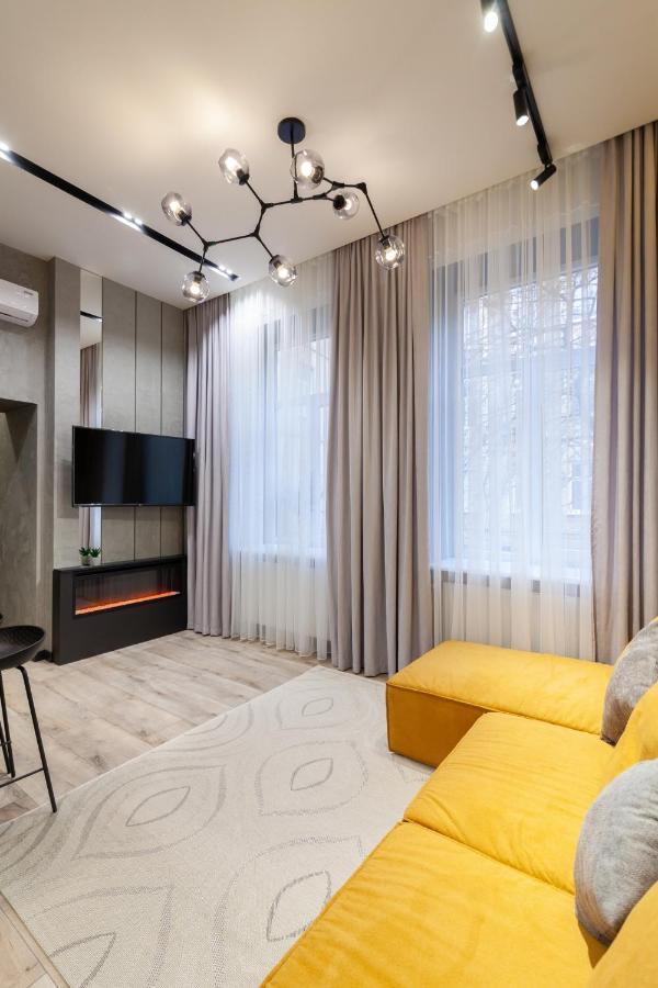 Royal Vip Apartment On Leontovicha 5 Lviv Extérieur photo