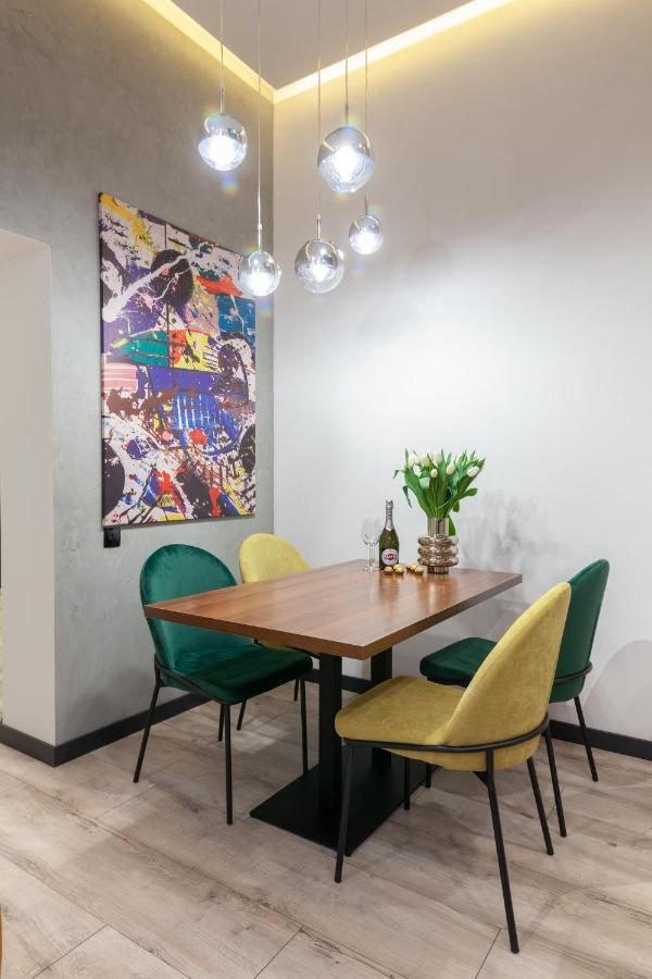 Royal Vip Apartment On Leontovicha 5 Lviv Extérieur photo